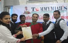 টমি মিয়া’স ইন্সট্টিউটের শিক্ষার্থীদের মধ্যে সনদ বিতরণ অনুষ্ঠিত