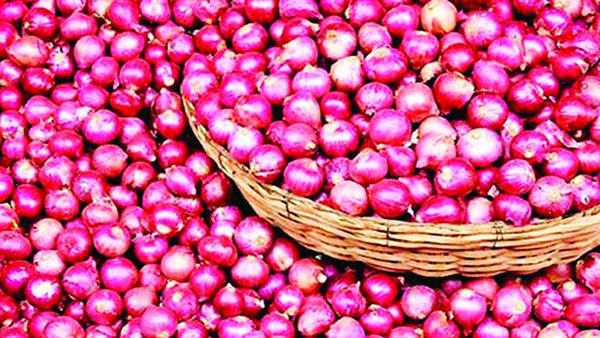 আমদানিকারকদের কারসাজিতে পেঁয়াজের ঝাঁজে তেতে উঠছে বাজার