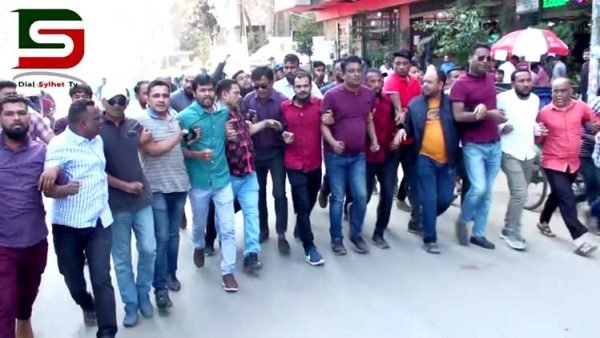 নগরীর জিন্দাবাজারে সিলেট জেলা ও মহানগর যুবদলের বিক্ষোভ মিছিল (ভিডিওসহ…)