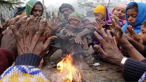তীব্র শীতে কাঁপছে দেশ