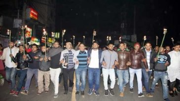 দক্ষিণ সুরমায় মশাল জ্বালিয়ে মিছিল করল ছাত্রদল