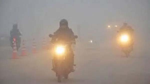 ফের শৈত্যপ্রবাহ শুরু, কুয়াশার চাদরে ঢাকল ঢাকা