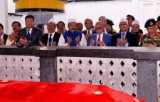 সিলেটে দুই ওলির মাজার জিয়ারত করলেন রাষ্ট্রপতি