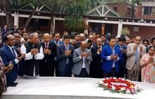 বঙ্গবন্ধুর সমাধিতে ৭ সচিবের শ্রদ্ধা নিবেদন