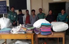 ভারতীয় পণ্যসহ চার চোরাকারবারি আটক