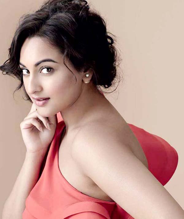 এক দশক ধরে বক্স অফিসে রাজত্ব সোনাক্ষীর