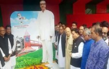 সিলেটে বঙ্গবন্ধুর প্রতিকী ম্যুরালে আ’লীগ নেতৃবৃন্দের শ্রদ্ধা নিবেদন