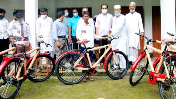মোহাম্মদ মকন উচ্চ বিদ্যালয়ের শিক্ষার্থীদের বাই সাইকেল বিতরন।