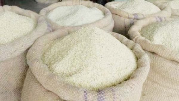 শুল্ক কমিয়ে চাল আমদানির সিদ্ধান্ত সরকারের।