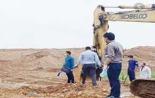 সিলেটের সেই ৫০ কোটি টাকার ‘সাদা সোনার স্তুপ‘অবৈধভাবে’ সরানো হচ্ছে