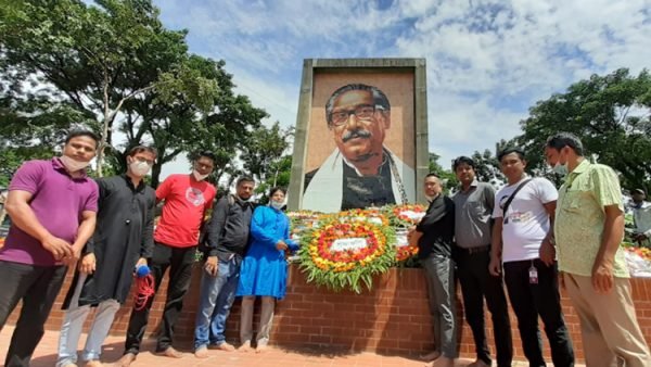 জাতীয় শোক দিবসে জেলা প্রেসক্লাবের শ্রদ্ধা নিবেদন
