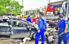 সড়কে ঝরলো ৯ প্রাণ