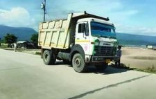 সিলেটের ভোলাগঞ্জ স্থলবন্দর দিয়ে চুনাপাথর পাথর আমদানি শুরু