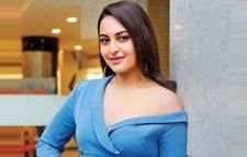 সোনাক্ষীকে হয়রানি, গ্রেপ্তার ১