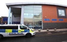 বৃটেনে থানার মধ্যেই আসামির গুলিতে পুলিশের মৃত্যু