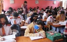 ফি আদায়ে বেপরোয়া শিক্ষাপ্রতিষ্ঠান