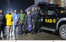 সিলেটে চা বাগানের ভেতরে র‍্যাবের অভিযান: ৪ জুয়াড়ি আটক