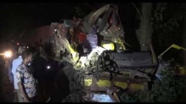 শায়েস্তাগঞ্জে বাস- ট্রাকের মুখোমুখি সংঘর্ষে নিহত ১, আহত ২০