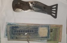 নগরীতে ছিনতাইয়ের সাড়ে ৬ ঘন্টার মধ্যে অস্ত্রসহ ৩ ছিনতাইকারী গ্রেফতার, লুণ্ঠিত টাকা উদ্ধার