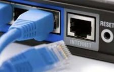 ইন্টারনেট বন্ধের সিদ্ধান্ত স্থগিত