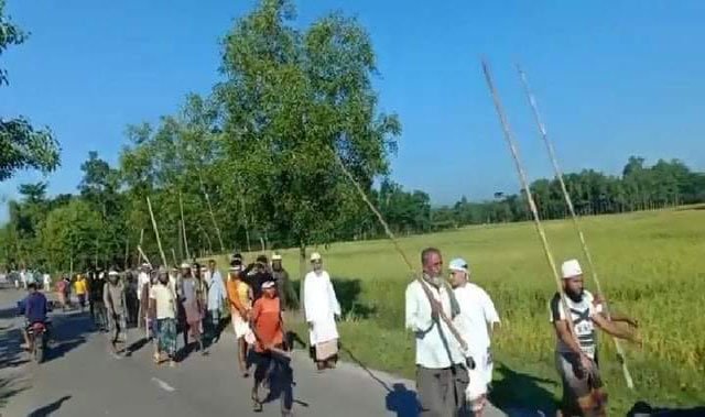 কানাইঘাটে রক্তক্ষয়ী সংঘর্ষের আশঙ্কা, পরিস্থিতি নিয়ন্ত্রণে পুলিশের গুলি