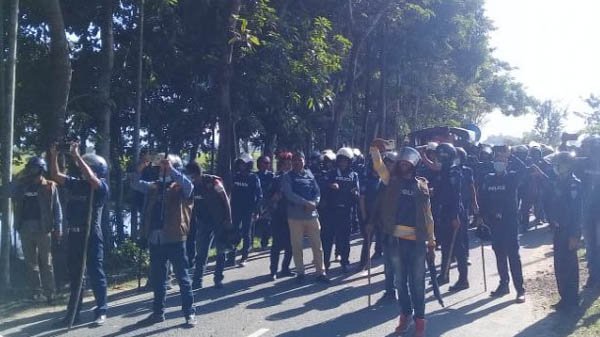 কানাইঘাটে দুই পরগনার লোকজনের সাথে পুলিশের সংঘর্ষ: আহত দুই পুলিশ সদস্য