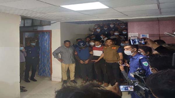 বরখাস্তকৃত এসআই আকবরের ৭দিনের রিমান্ড মঞ্জুর