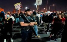 মার্কিন নির্বাচনে নজিরবিহীন অস্ত্রের প্রদর্শন