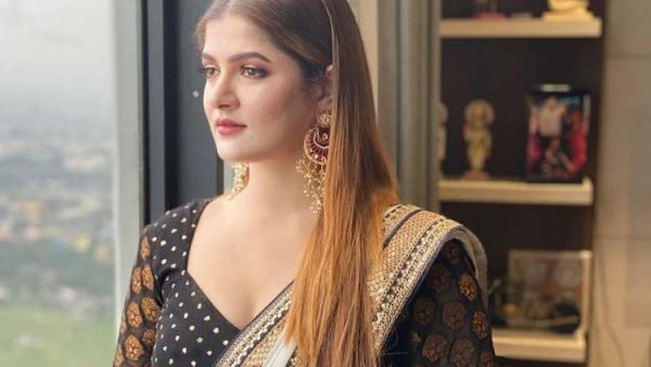 শ্রাবন্তী এবং রোশানের ভার্চুয়াল যুদ্ধ