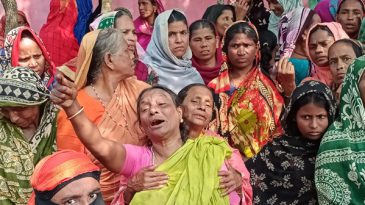 সুনামগঞ্জে নিজ বাড়ির সামনে যুবকের বস্তাবন্দী মরদেহ