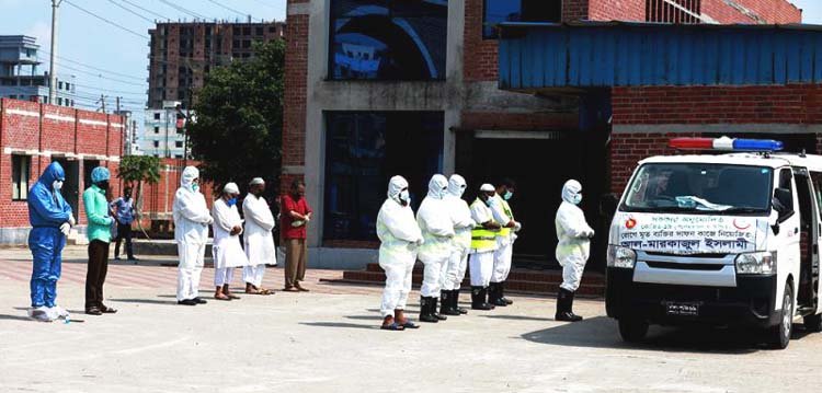 ছয় হাজার মৃতের অর্ধেকই ষাটোর্ধ্ব