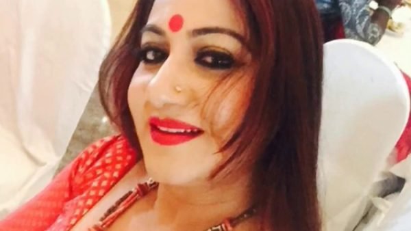 চলচ্চিত্র অভিনেত্রী আঞ্জুমান আরা শিল্পী সপরিবারে করোনায় আক্রান্ত