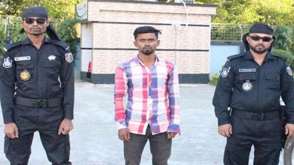 পানির বোতলে মদের ব্যবসা, কারবারি কারাগারে