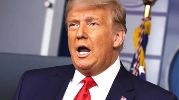 চীনকে বড় ধরনের ধাক্কা দিলেন ট্রাম্প