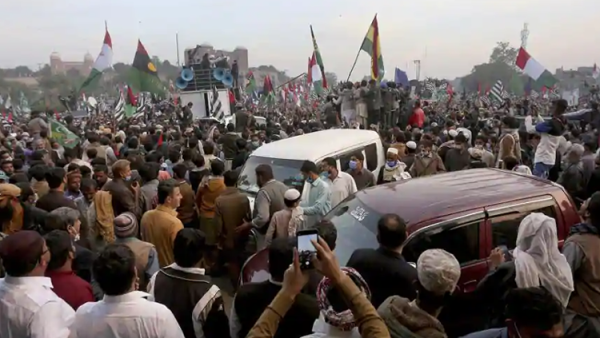 বিরোধী দলকে রুখতে জনসমাগমে ২ মাসের নিষেধাজ্ঞা দিল পাকিস্তান