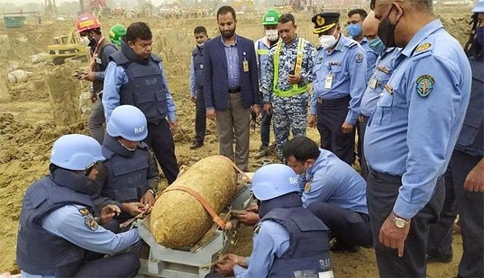 শাহজালালের নির্মাণাধীন টার্মিনাল থেকে সিলিন্ডার সদৃশ বোমা উদ্ধার