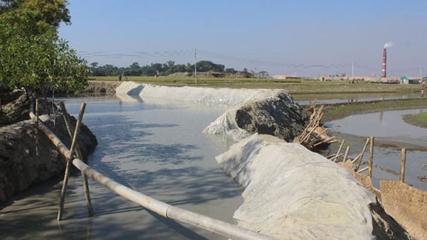 ১৭ লাখ টাকার প্রকল্প রক্ষায় ব্যয় ৩৪ লাখ টাকা!