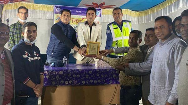 গোলাপগঞ্জ থানার ৪ পুলিশ সদস্যকে বিদায়ী সম্মাননা