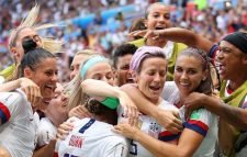 ফুটবলে মাতৃত্বকালীন ছুটি চালু করল ফিফা