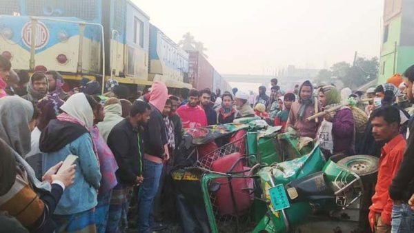 কুমিল্লায় মালবাহী ট্রেনের ধাক্কায় অটোরিকশায় থাকা স্বামী-স্ত্রী নিহত