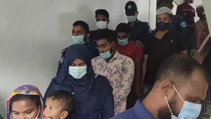 খাগড়াছড়িতে এক ব্যক্তিকে হত্যার দায়ে স্ত্রী ও তার চার সহযোগীর মৃত্যুদণ্ড হয়েছে।