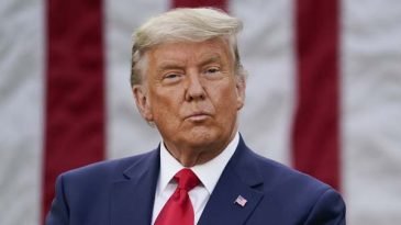 অবশেষে বিলে স্বাক্ষর করেছেন ট্রাম্প