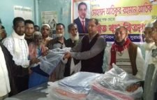 জালালপুরে জাপা নেতা  আতিকুর রহমান আতিকের শীতবস্ত্র বিতরণ