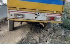 সরকারি রাস্তা বিনাশ না করতে নিষেধ দেয়ায় অস্ত্র দেখিয়ে হুমকির অভিযোগ!