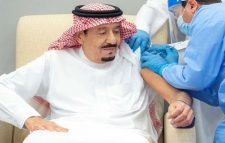 করোনার টিকা নিলেন সৌদি বাদশা