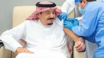 করোনার টিকা নিলেন সৌদি বাদশা