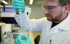 বৃটেনে কোভিড আক্রান্তদের জীবন রক্ষাকারী আরো দুটি ওষুধ আবিষ্কার