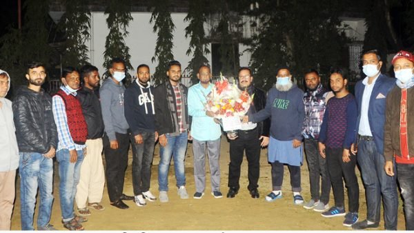 নব-নির্বাচিত সহ সভাপতি ফয়জুল আনোয়ার আলোয়ারকে মীর হ্যাল্পিং হ্যান্ড ইউকে’র সংবর্ধনা