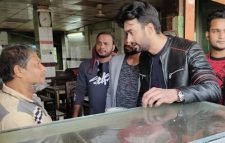 বাবার জন্য নির্বাচনী মাঠে নায়ক রোশান