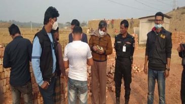 বাহুবলে ৫ ইটভাটায় লক্ষাধিক টাকা জরিমানা